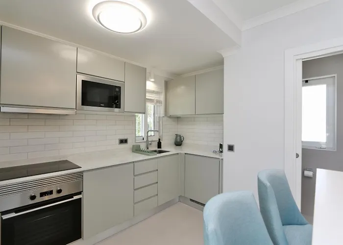 Monte C - Cd 295, Cleverdetails, Sleeps 2 Adults And 2 Children, 4 Salted Water Pools * Vilamoura