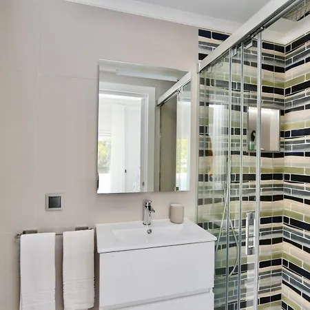 Monte C - Cd 295, Cleverdetails, Sleeps 2 Adults And 2 Children, 4 Salted Water Pools * Vilamoura