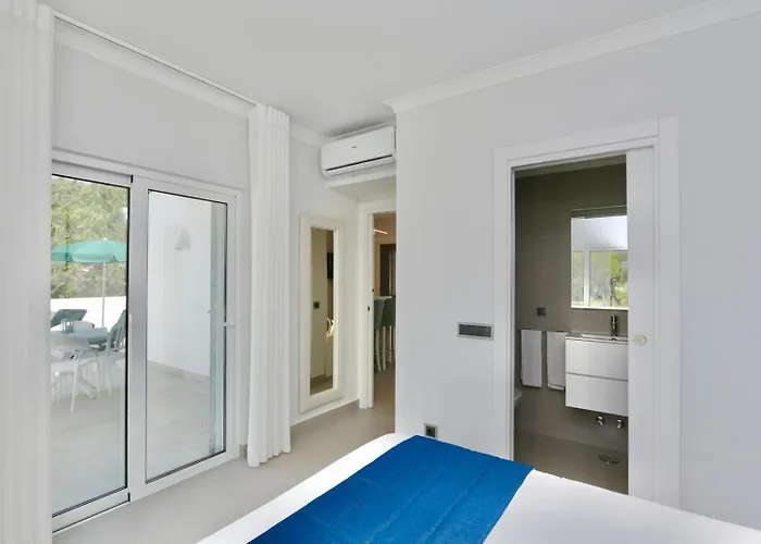 Monte C - Cd 295, Cleverdetails, Sleeps 2 Adults And 2 Children, 4 Salted Water Pools Vilamoura