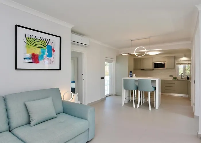 Monte C - Cd 295, Cleverdetails, Sleeps 2 Adults And 2 Children, 4 Salted Water Pools * Vilamoura