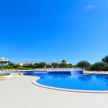 Monte C - Cd 295, Cleverdetails, Sleeps 2 Adults And 2 Children, 4 Salted Water Pools Apartment
